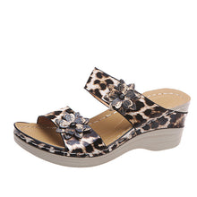 Load image into Gallery viewer, Women's Casual Slope Heel Snake Print Slippers
